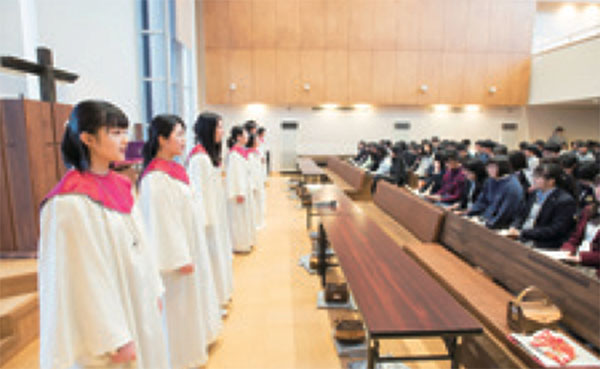 青学浦和ルーテル_キリスト教精神に基づく教育を展開する同校の1日は、礼拝で始まる