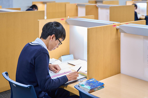 足立学園中学校・高等学校