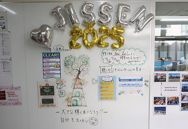 実践学園_校内には國澤先生からのメッセージがあちこちに見られました