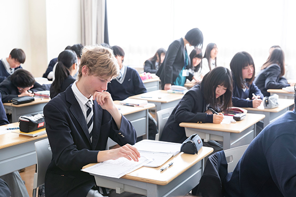 城西大城西_高校の各クラスに留学生の姿があるのは、当たり前の風景だ
