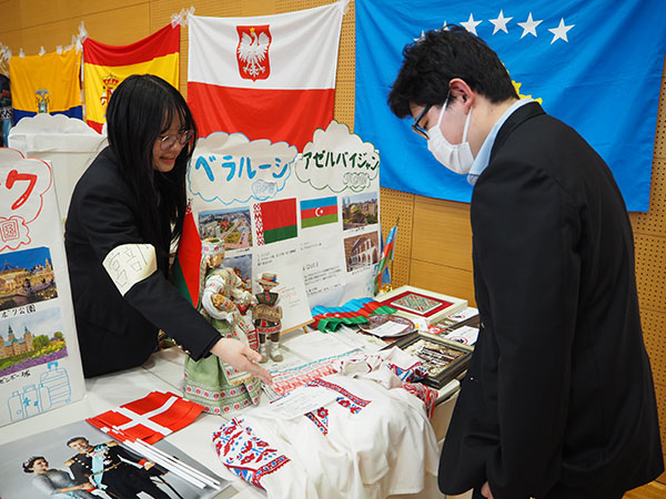 開智日本橋_生徒たちの発案により開催された「国際交流展示会」