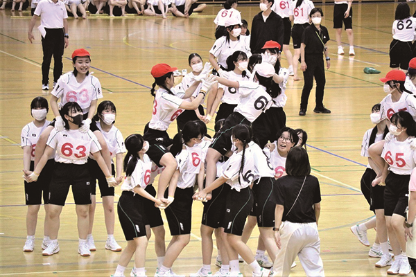 麹町_中高合同で行われる体育祭は生徒主体で運営。熱気が炸裂！