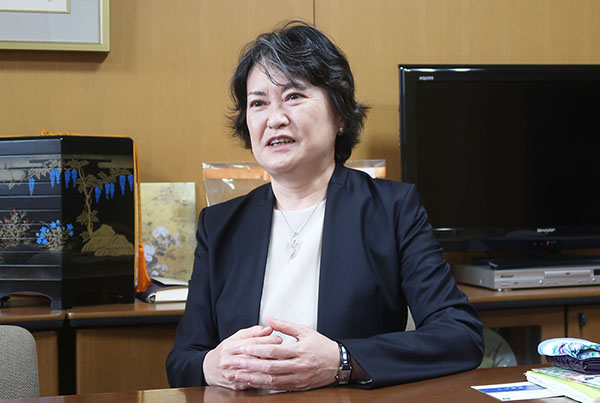 共立女子_副校長の内田由紀代先生