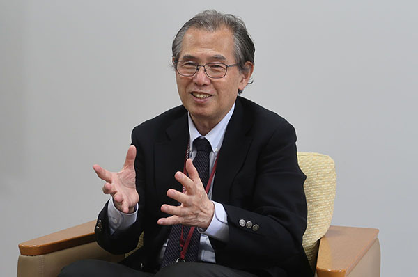 明星_校長の井上一紀先生