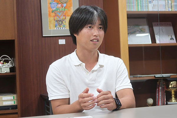 武蔵野東_東京都特別優秀指導者賞を受賞した陸上競技部顧問・盛川祐太先生