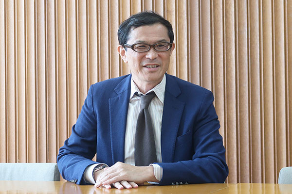 サレジアン国際_学校長の宗像 諭先生