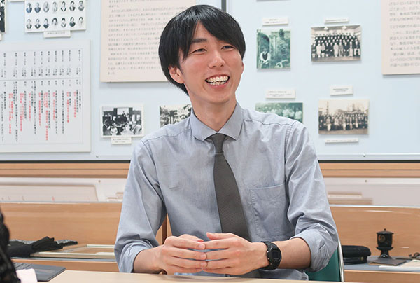 狭山ヶ丘_英語科の藤本拓先生