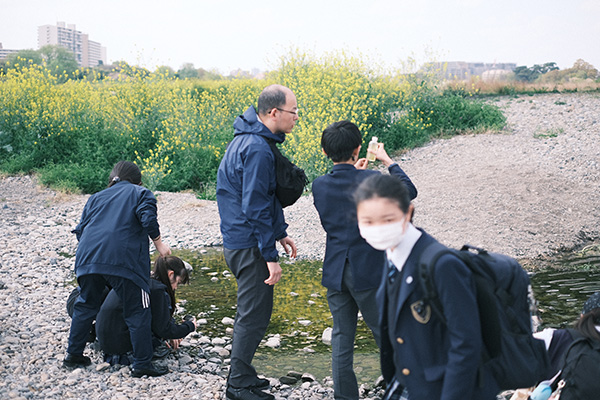 サレジアン世田谷_ゼミは３つの学問領域から９の区分に分かれます。中1で丁寧なマッチングを行いつつ、高２まで学びます（写真は「リビングラボ」）